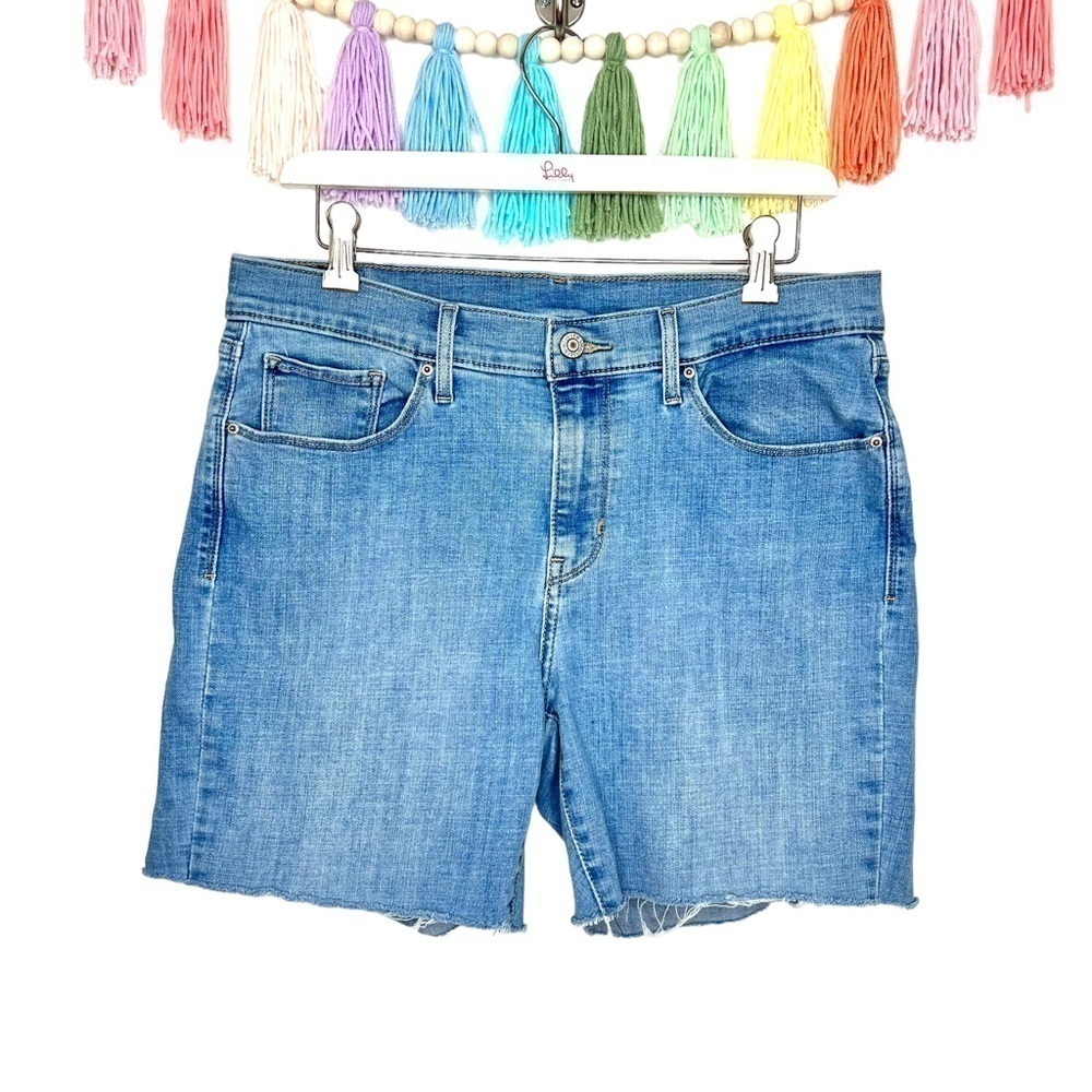 Levi Strauss & Co Distressed Cut Off Light Wash Denim Women's Jean Shorts Sz 12